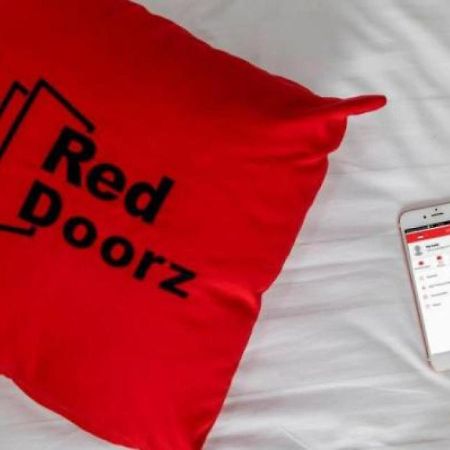 Hotel Reddoorz Plus @ Karet Setiabudi Jakarta Exterior foto