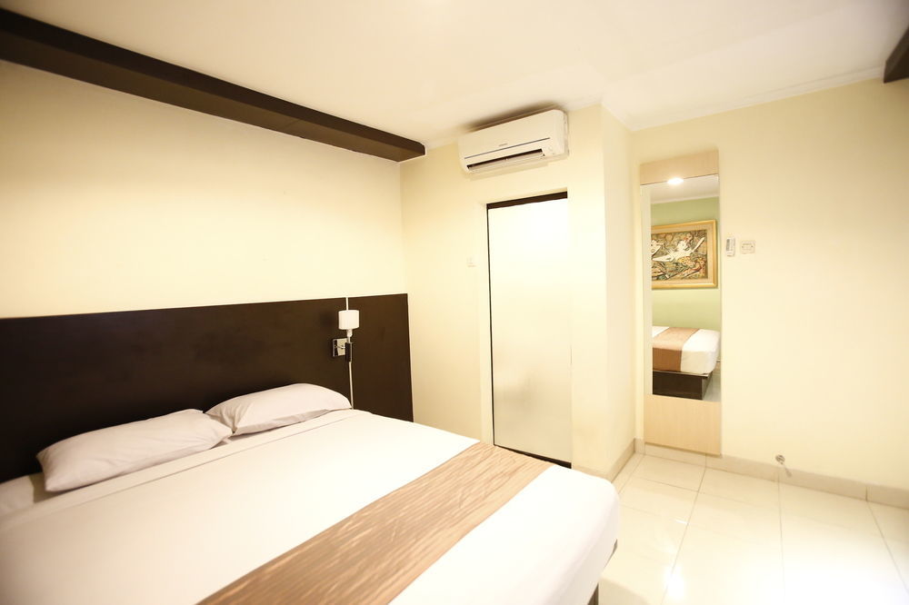 Hotel Reddoorz Plus @ Karet Setiabudi Jakarta Exterior foto