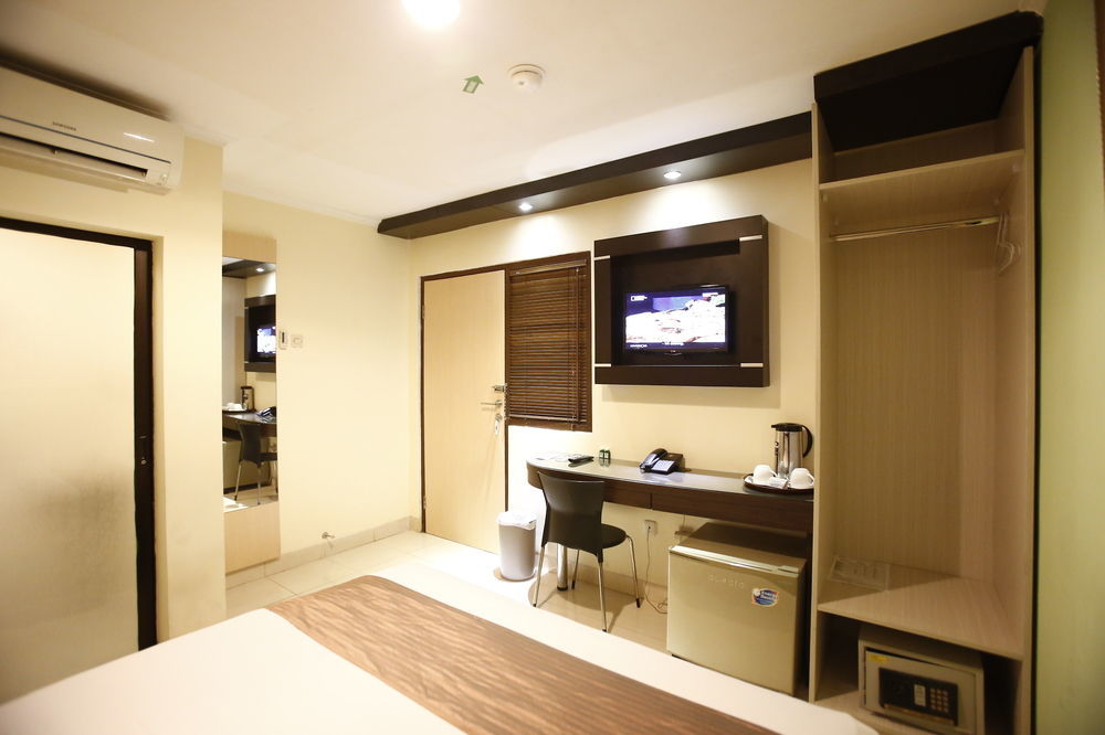 Reddoorz Plus @ Karet Setiabudi Jakarta Exterior foto
