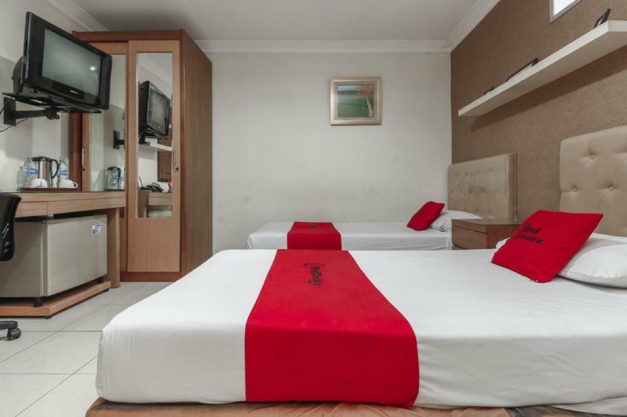 Reddoorz Plus @ Karet Setiabudi Jakarta Exterior foto