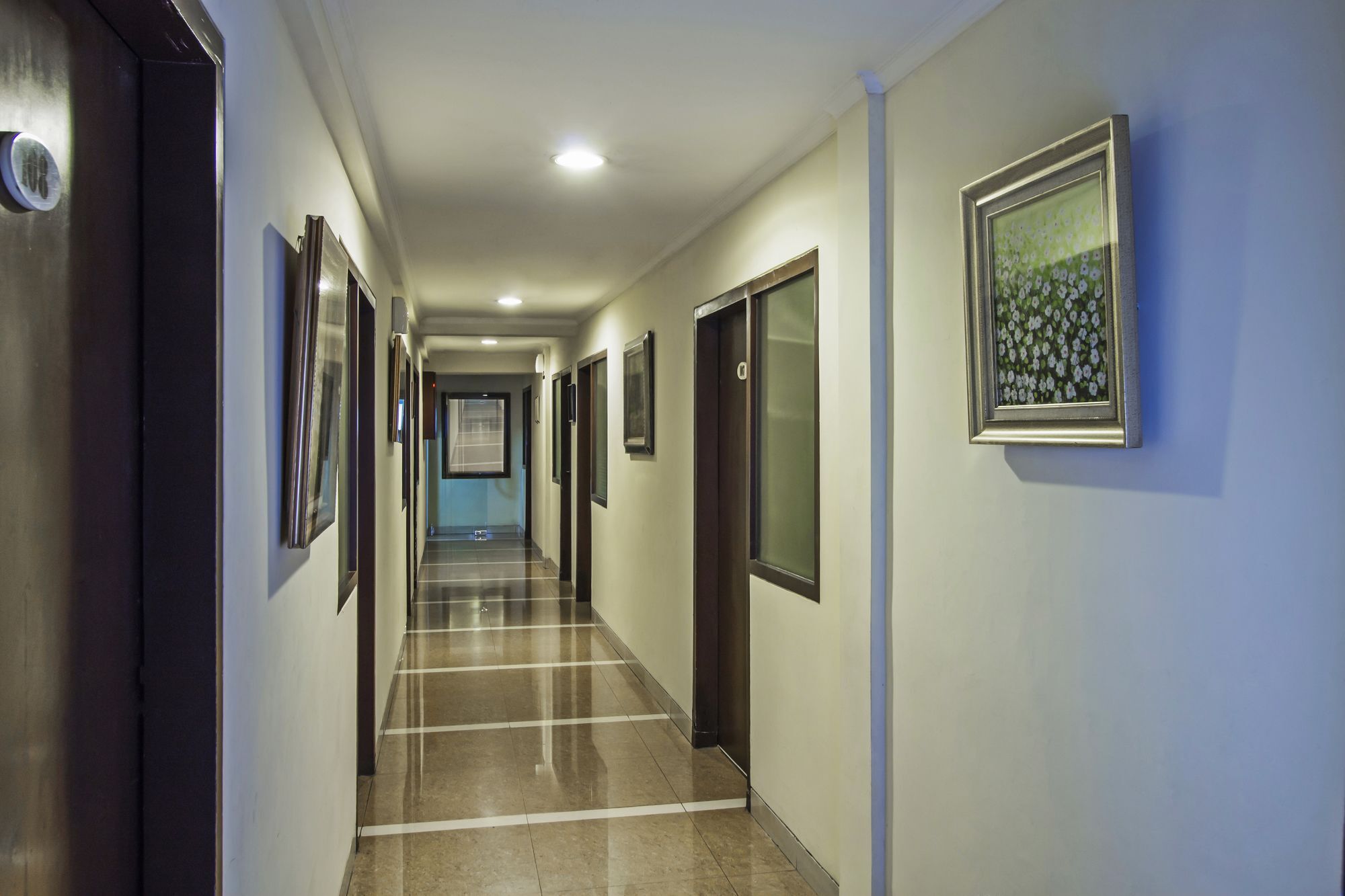 Hotel Reddoorz Plus @ Karet Setiabudi Jakarta Exterior foto