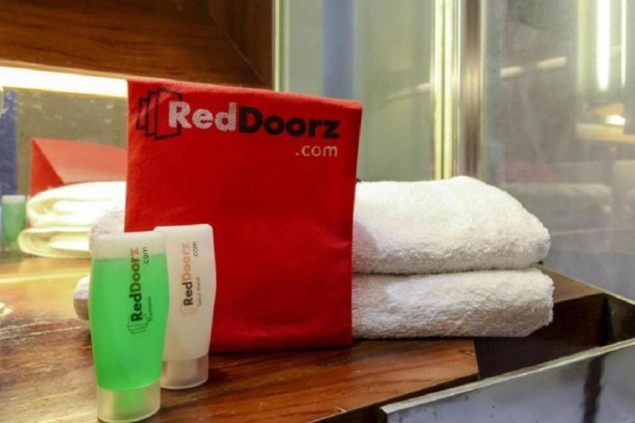 Reddoorz Plus @ Karet Setiabudi Jakarta Exterior foto